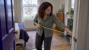 EPC assessor measuring a home's room dimensions
